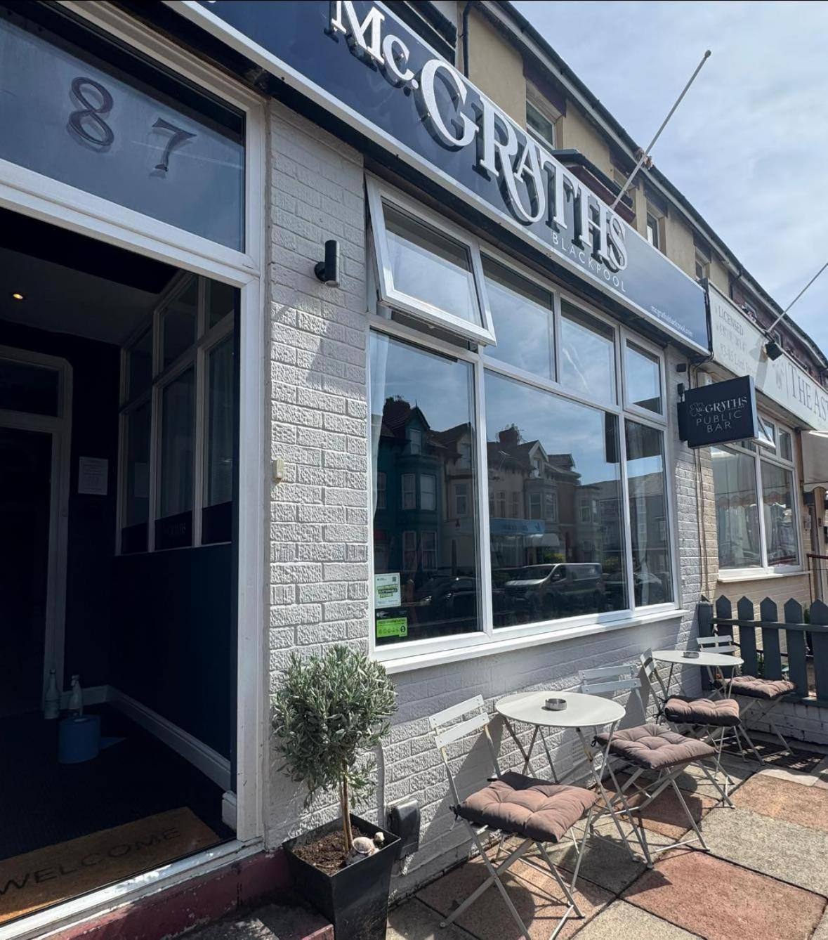 Mcgraths Hotel & Public Bar — Photos 2